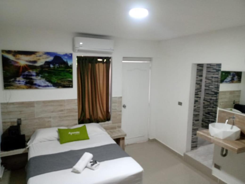 Hotel Brisas Медельин Экстерьер фото