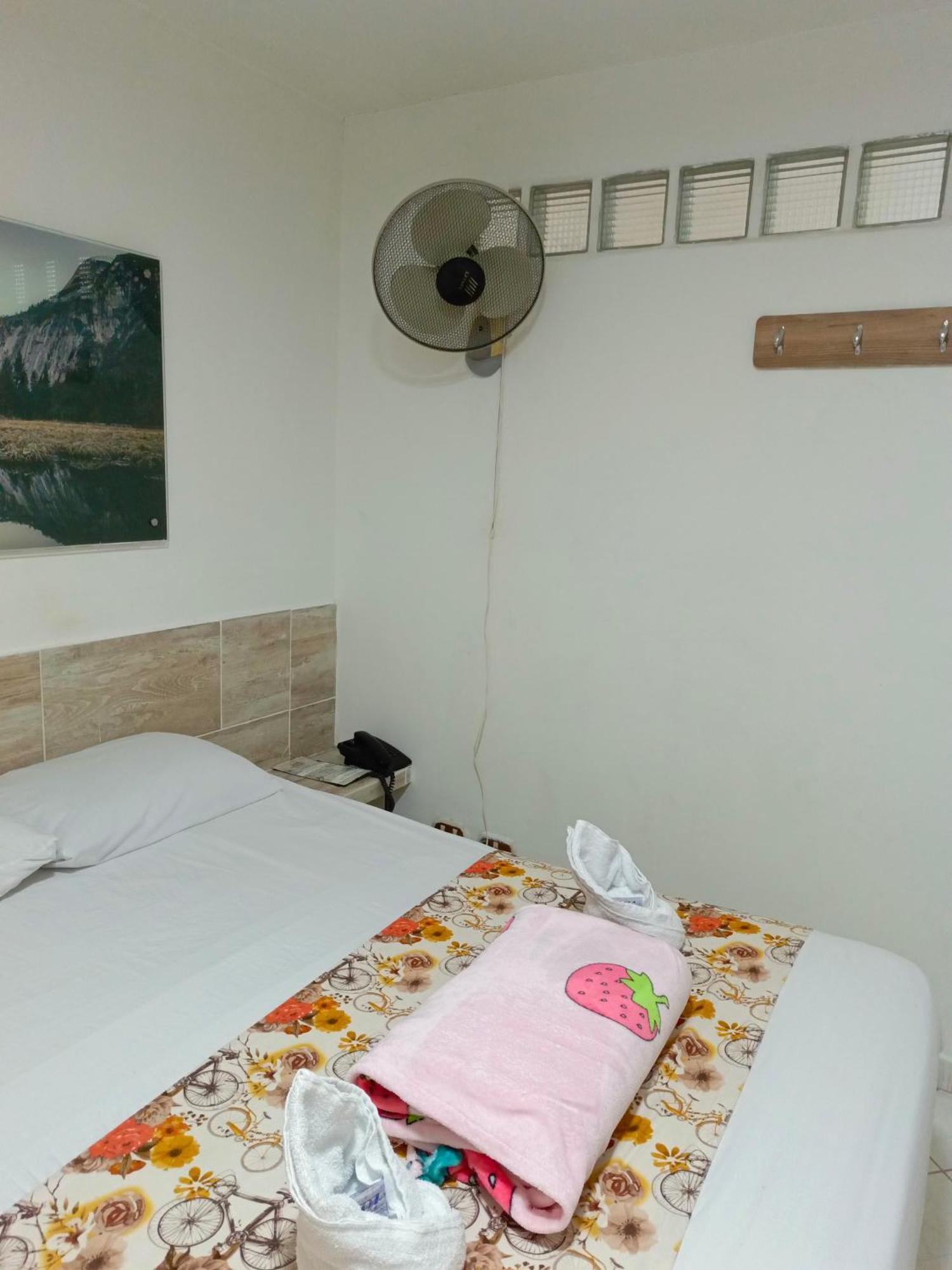 Hotel Brisas Медельин Экстерьер фото